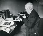 Adolf Novotný při práci